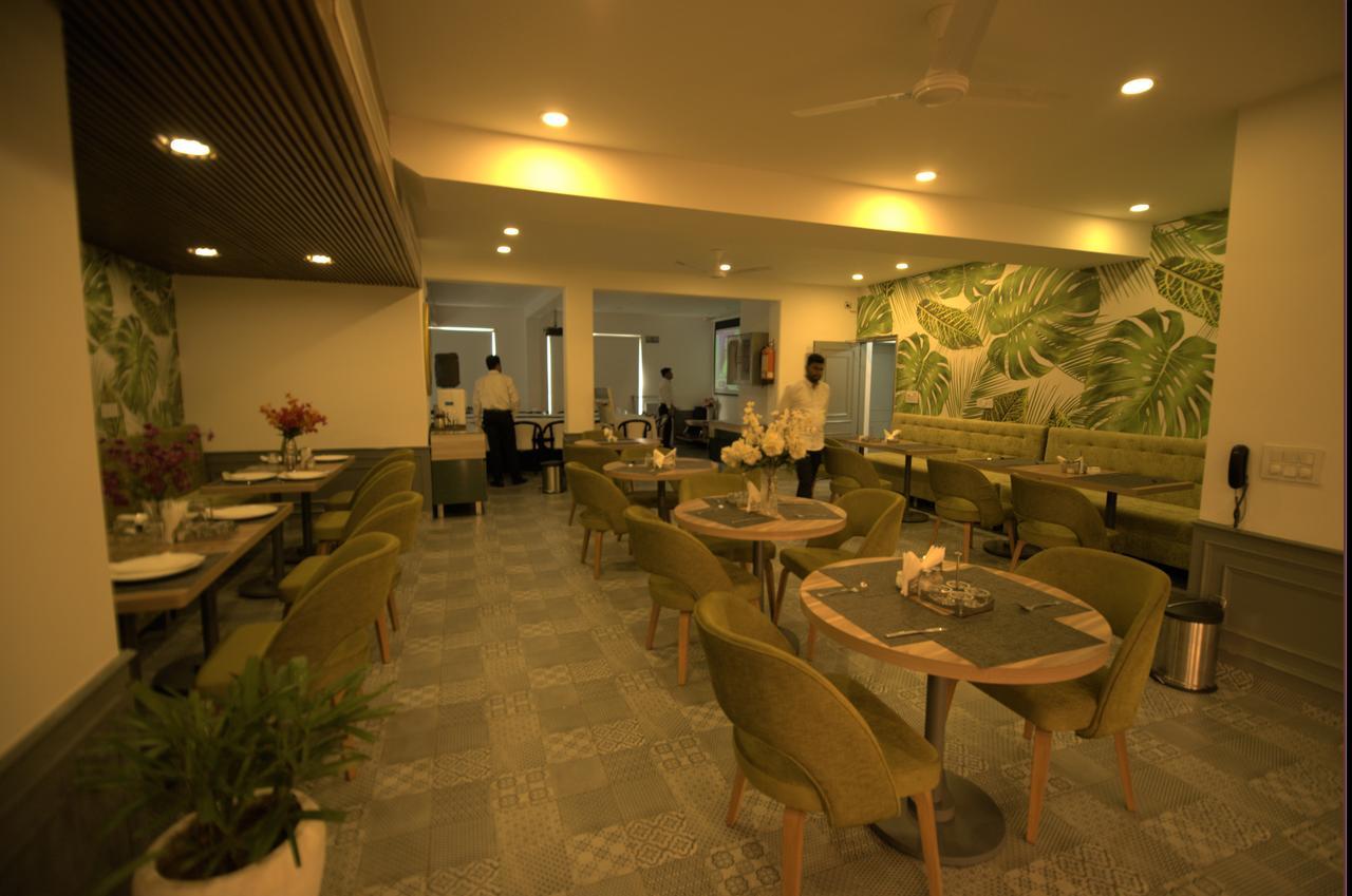 Hotel Palm Greens Nova Deli Exterior foto